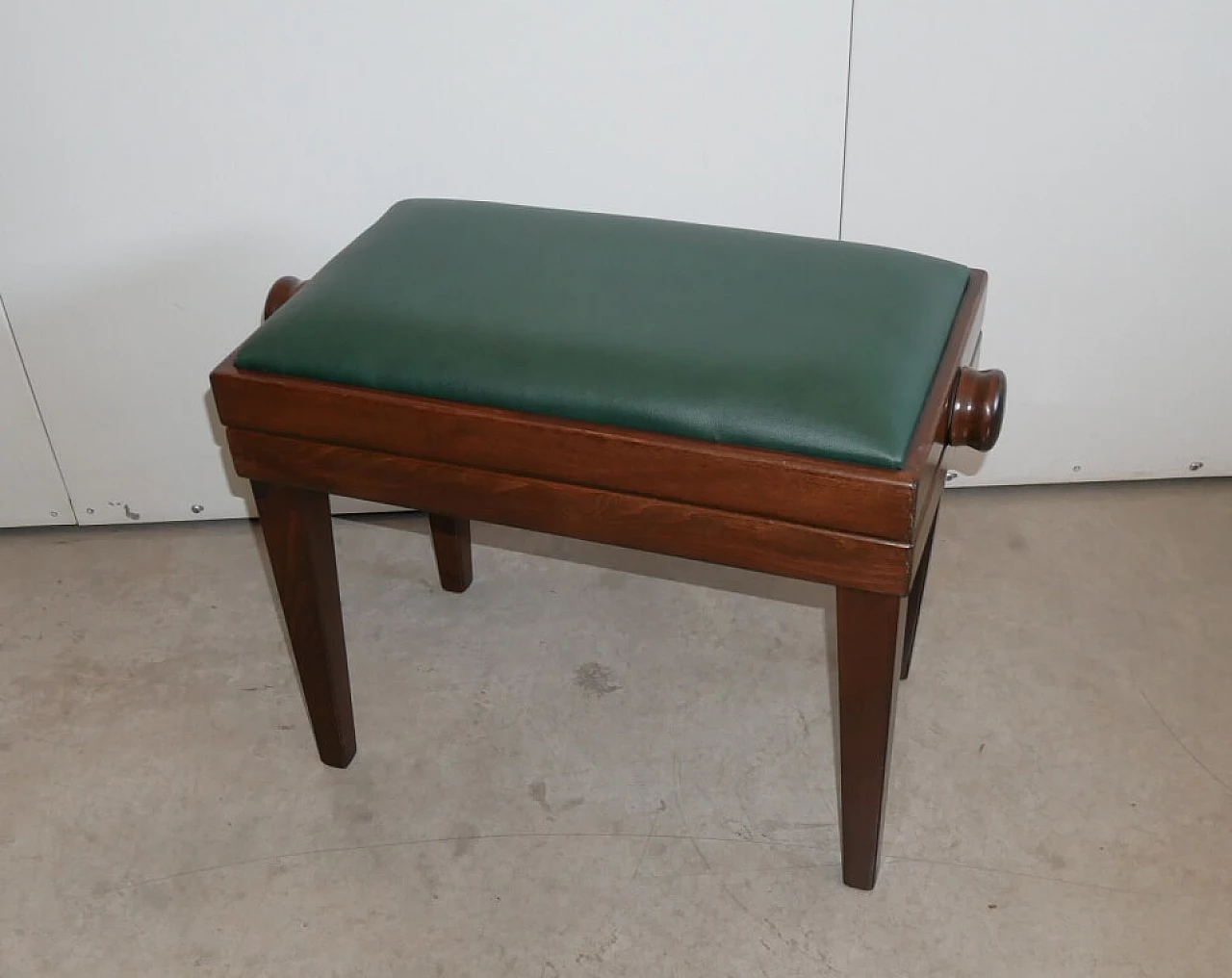 Sgabello da pianoforte in faggio tinto noce ed ecopelle, anni '90 8