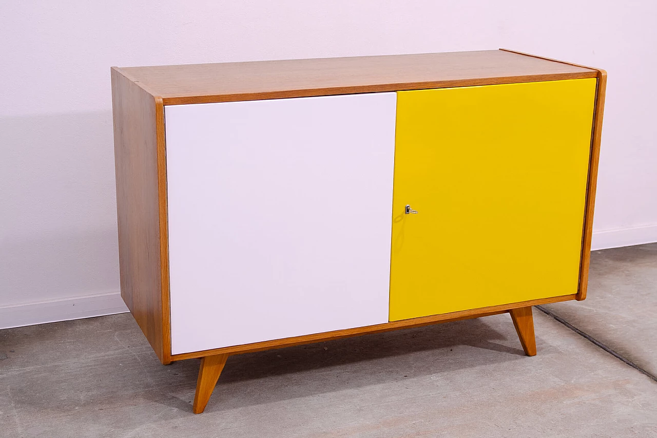 U-450 sideboard in beech, veneer, plywood and laminate by Jiří Jiroutek, 1960s 3