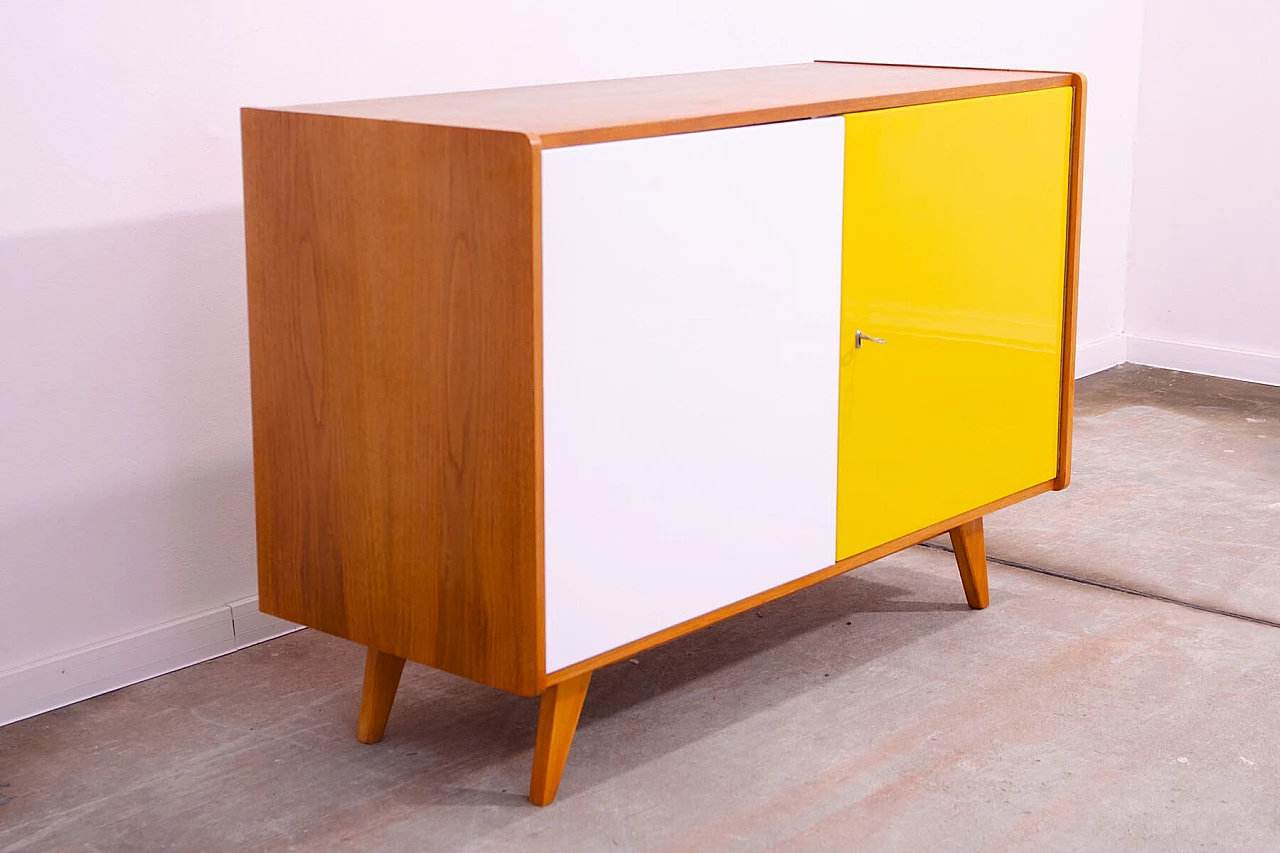 U-450 sideboard in beech, veneer, plywood and laminate by Jiří Jiroutek, 1960s 4