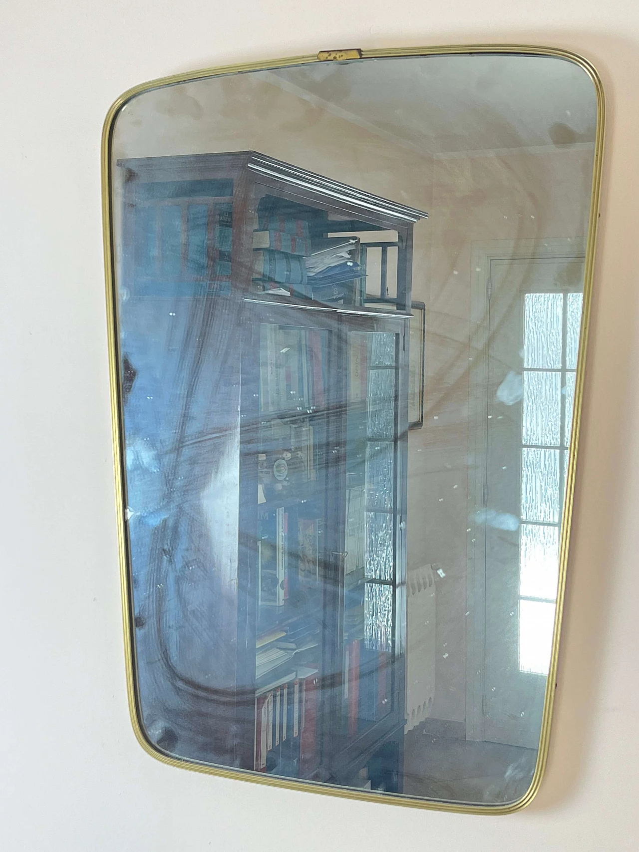 Specchio rettangolare in ottone con angoli smussati, anni '60 1