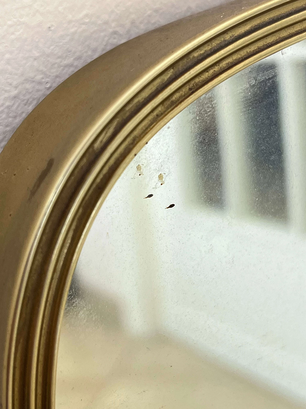 Specchio rettangolare in ottone con angoli smussati, anni '60 11