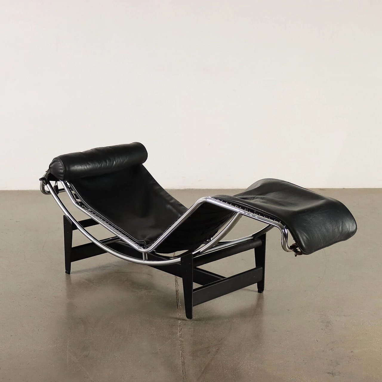 LC4 chaise longue by Le Corbusier for Cassina, 1980s 3