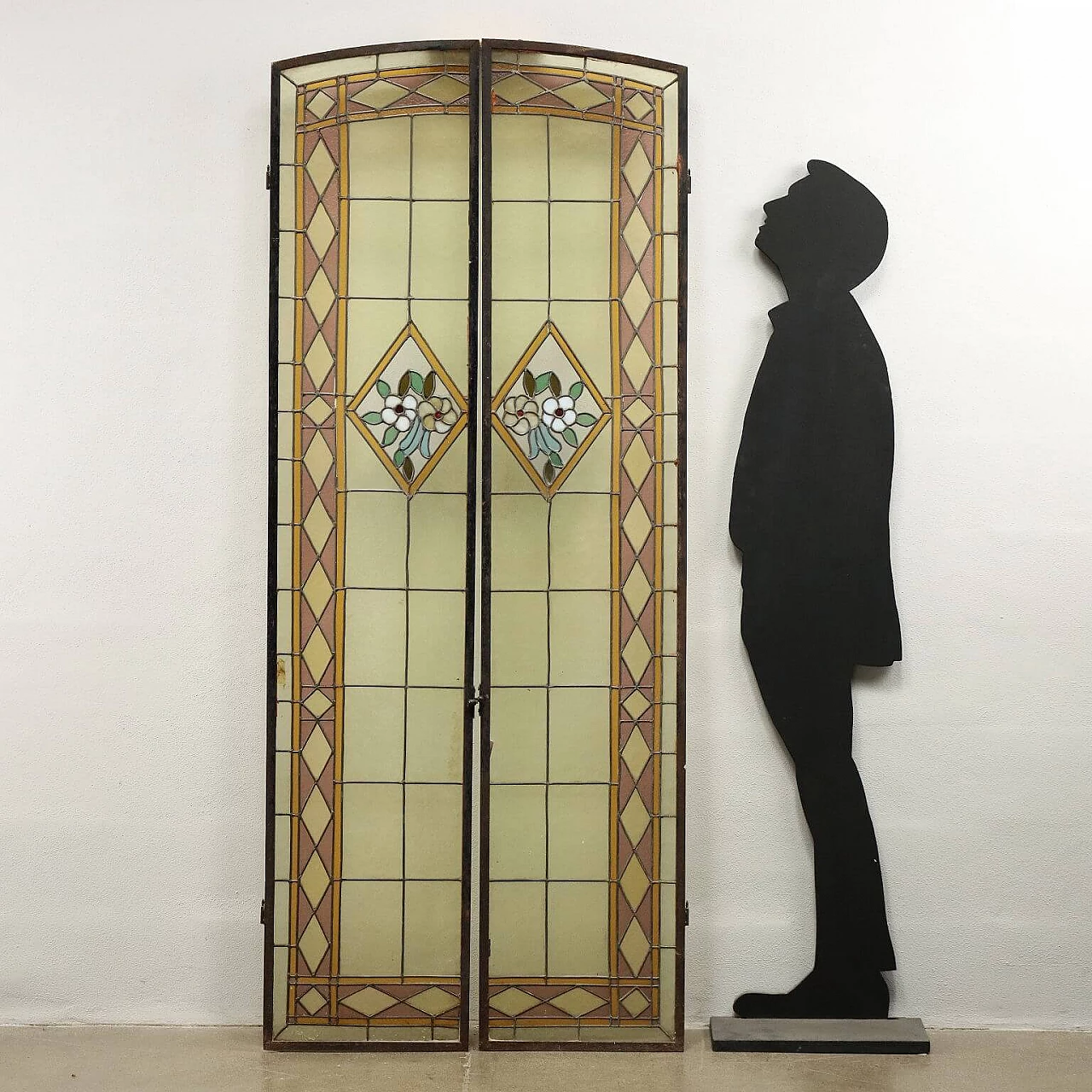 Pair of Art Nouveau glass windows in colored leaded glass, early 20th century 2