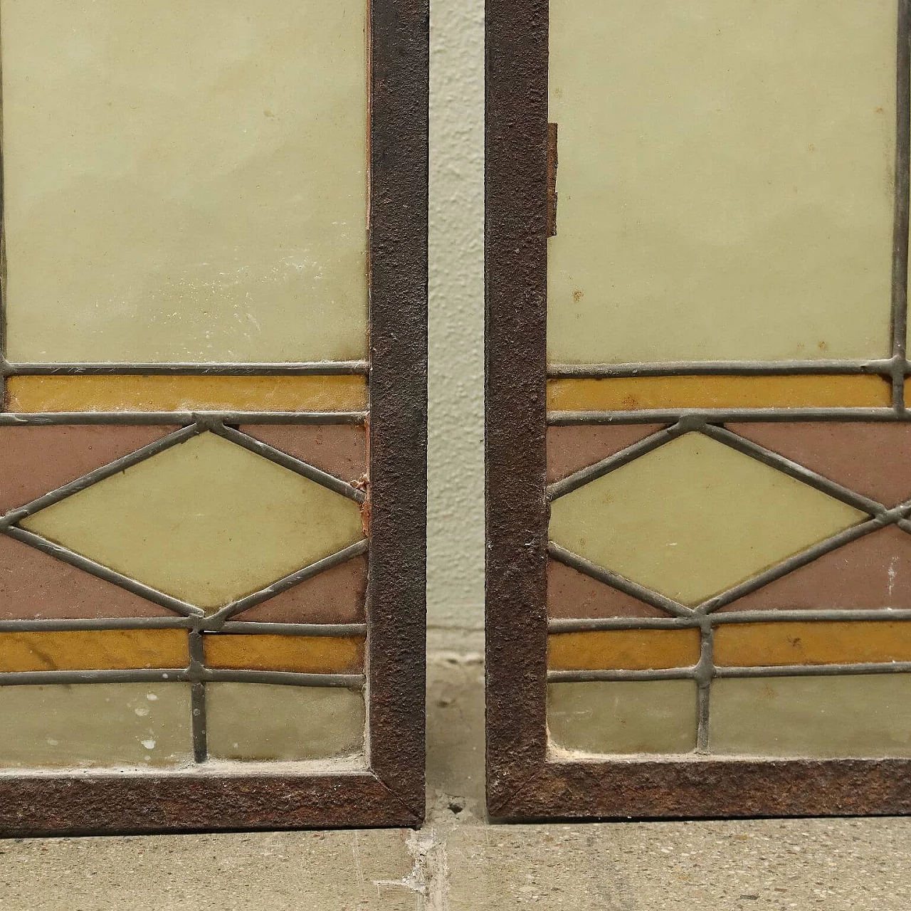 Pair of Art Nouveau glass windows in colored leaded glass, early 20th century 8