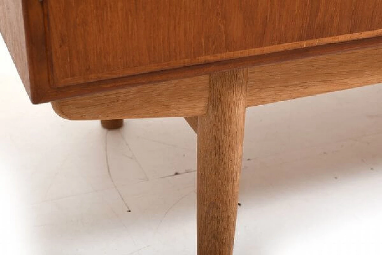 Mobiletto in teak e quercia di Børge Mogensen per Søborg, anni '50 7