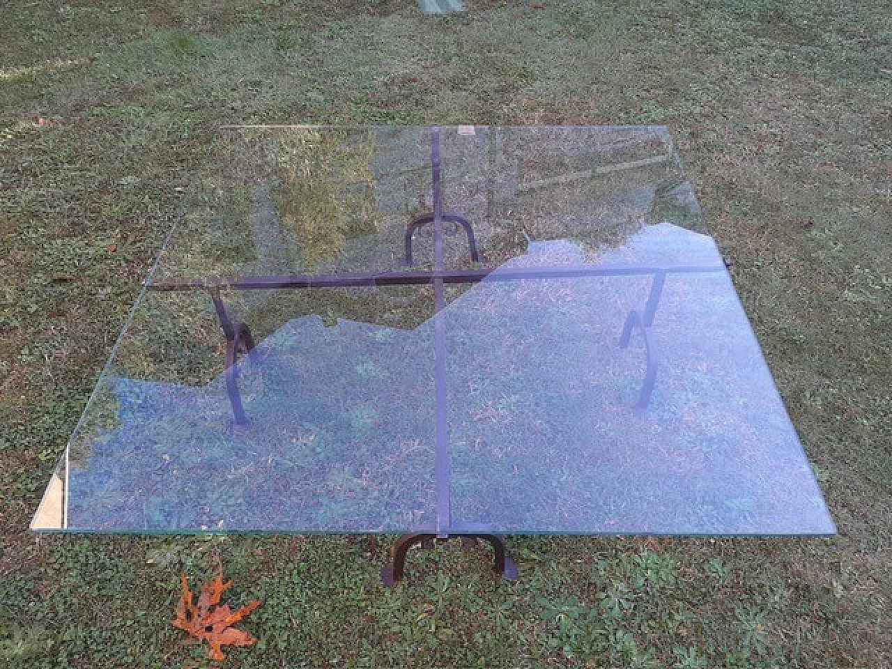 Tavolino da salotto con base ricavata da brande militari ottocentesche 1