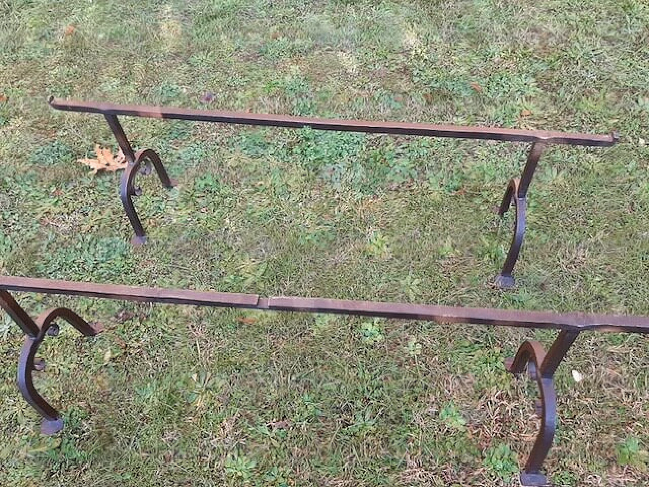 Tavolino da salotto con base ricavata da brande militari ottocentesche 7