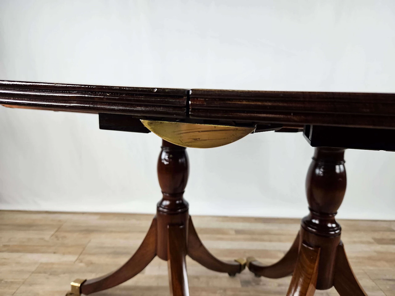 English mahogany extending table, early 20th century 12