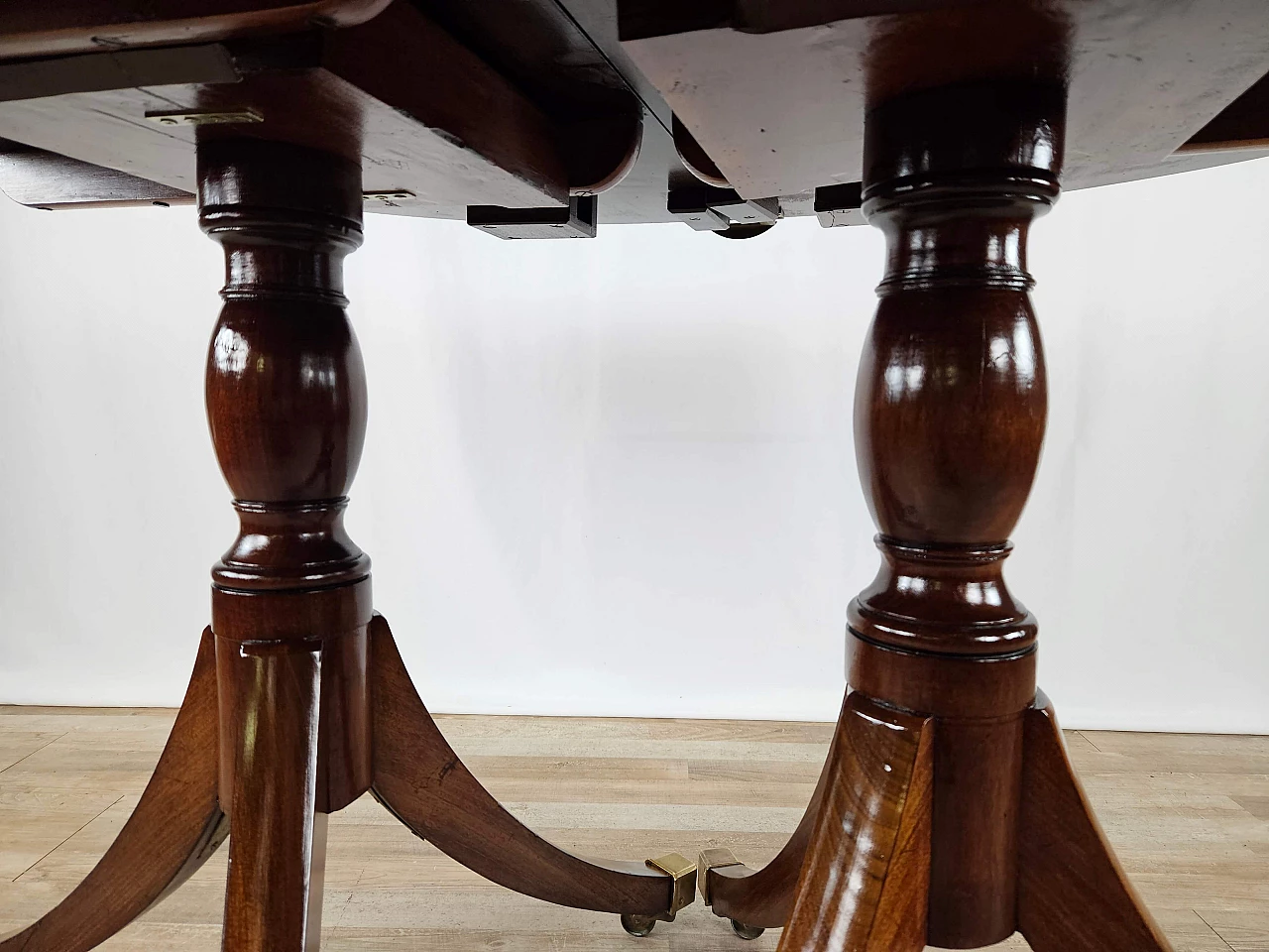 English mahogany extending table, early 20th century 14