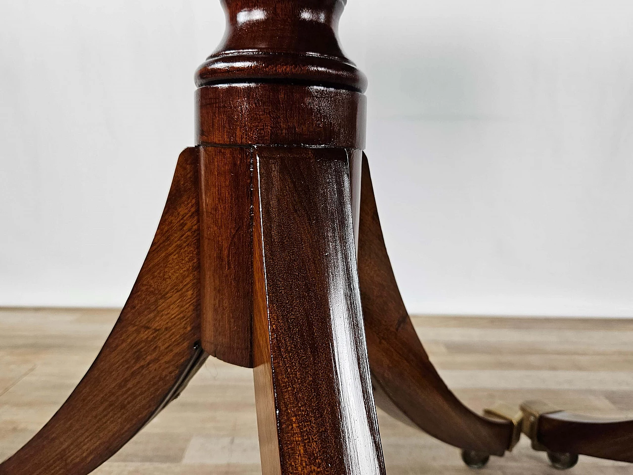 English mahogany extending table, early 20th century 16