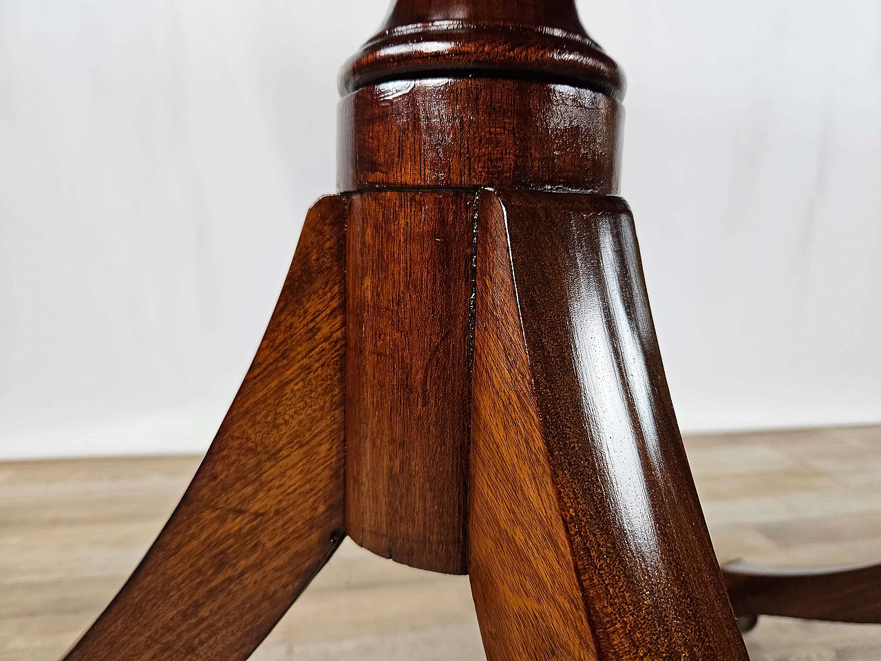 English mahogany extending table, early 20th century 17