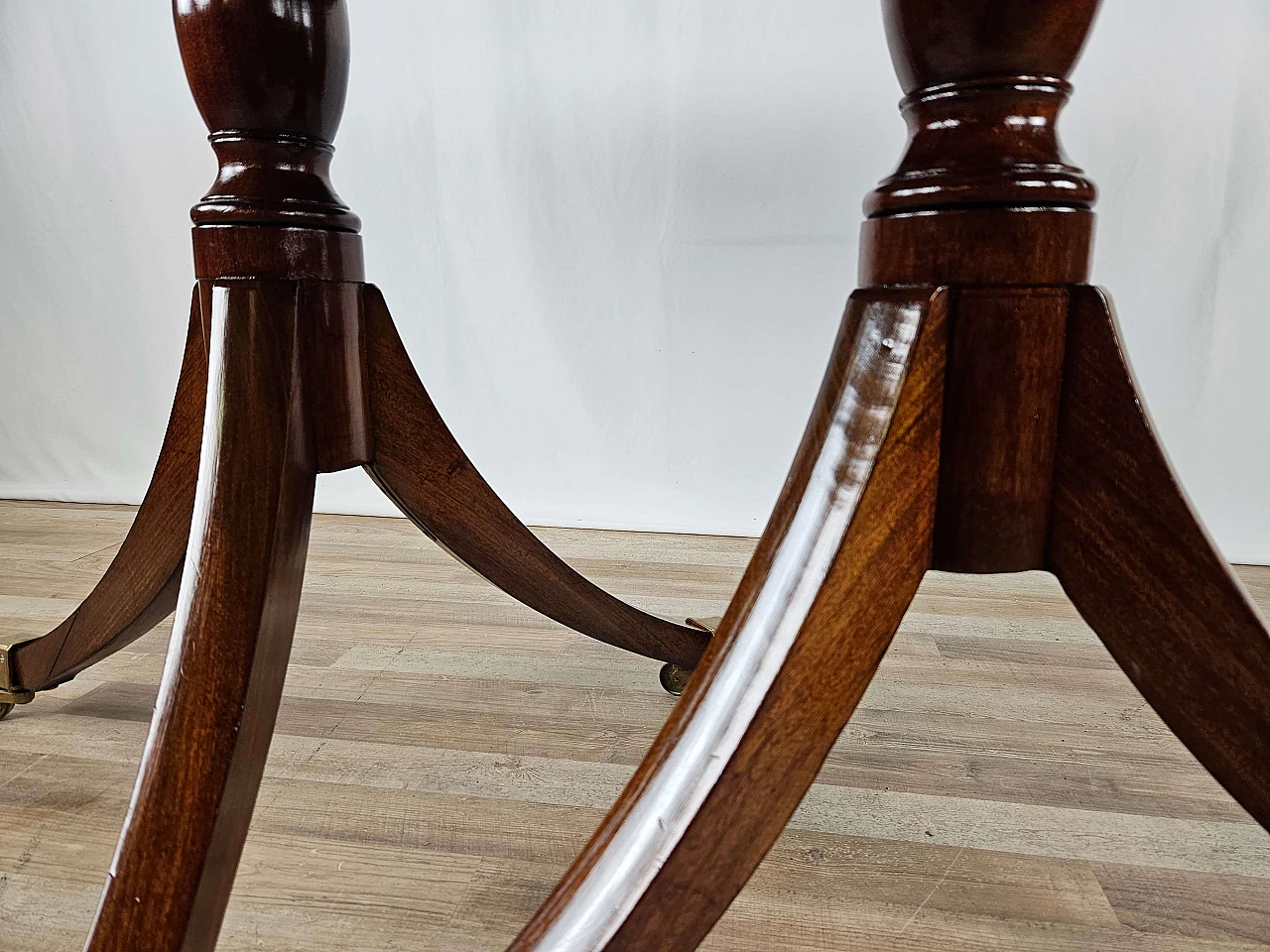 English mahogany extending table, early 20th century 18