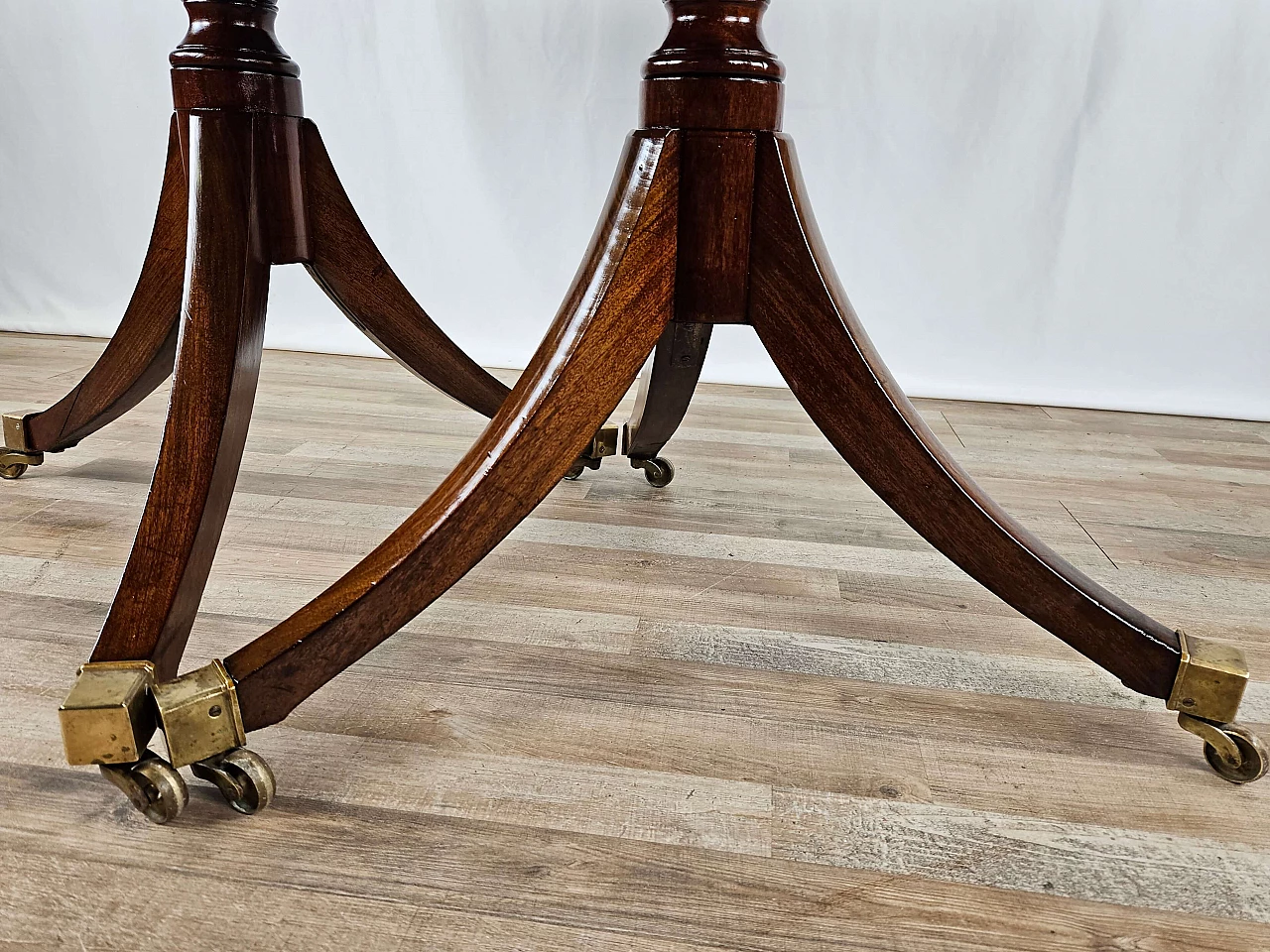 English mahogany extending table, early 20th century 19
