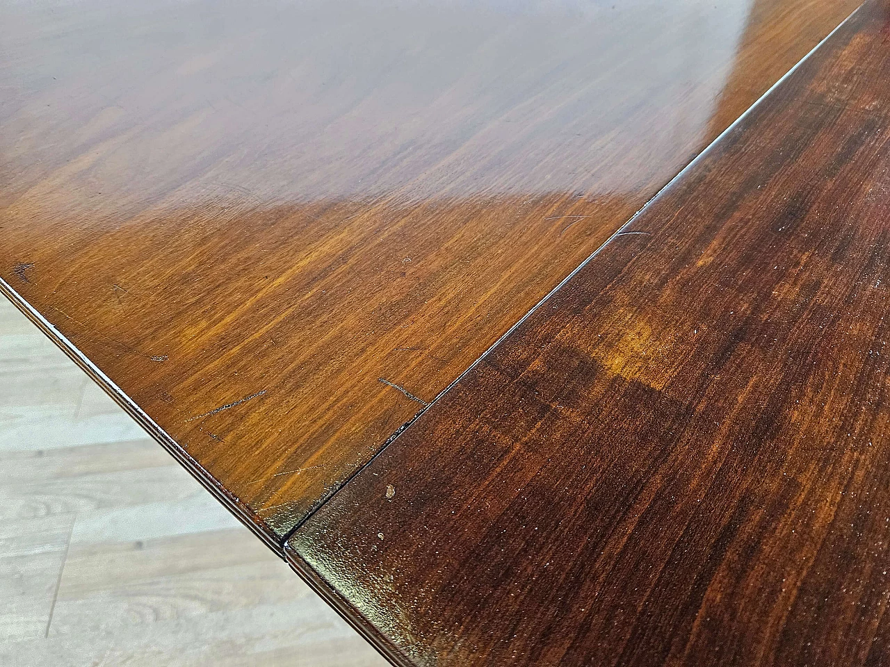 English mahogany extending table, early 20th century 32