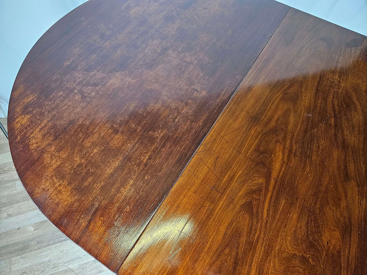 English mahogany extending table, early 20th century 35