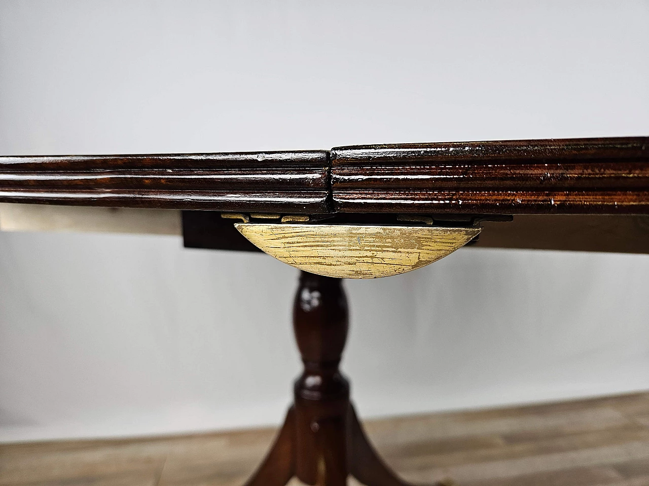 English mahogany extending table, early 20th century 47