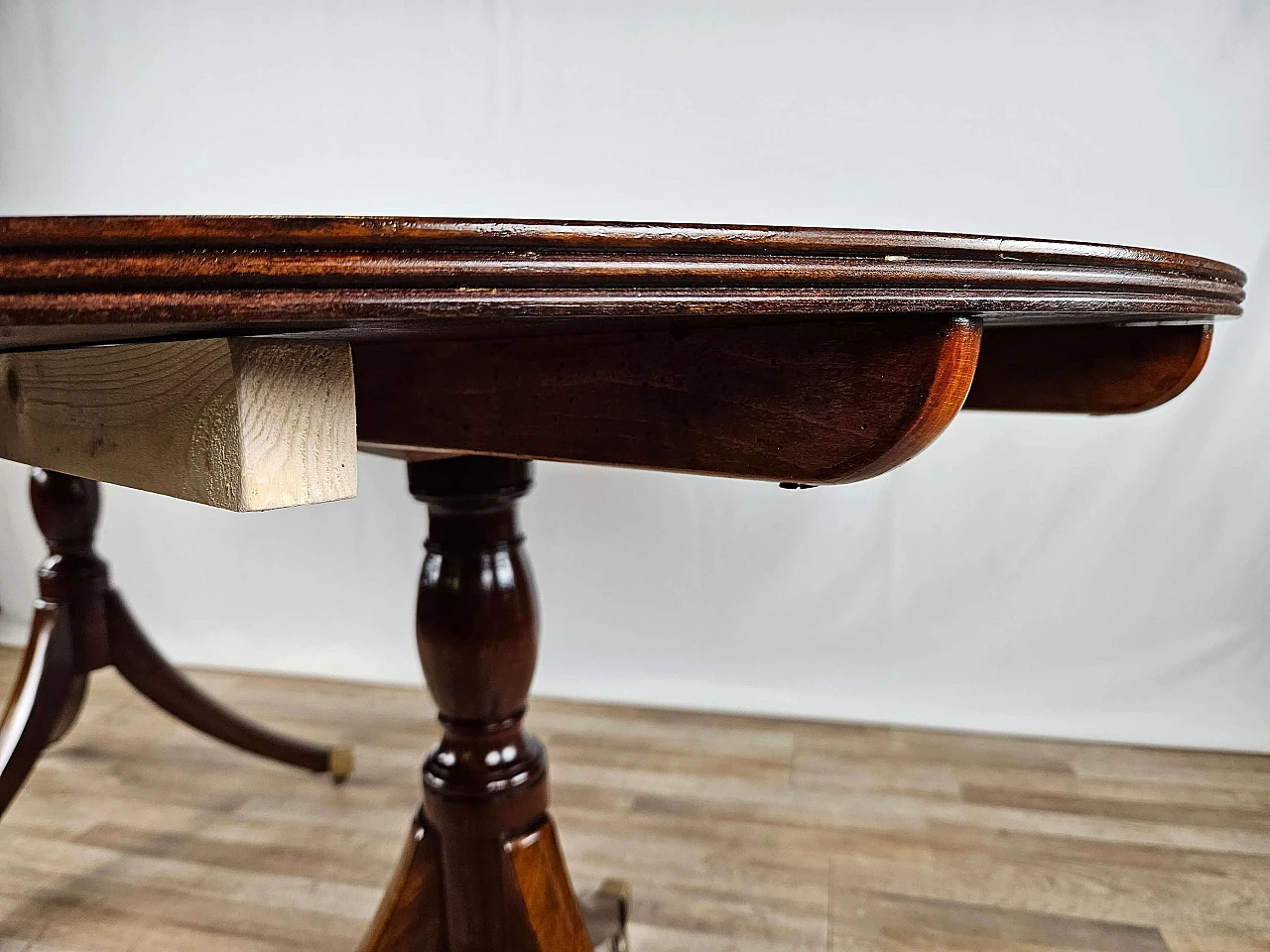 English mahogany extending table, early 20th century 49