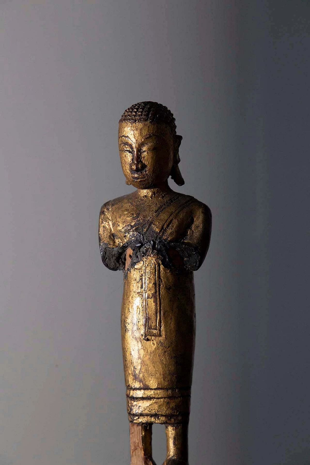 Sculpture of a praying Buddhist monk in wood Burma, 19th century 2