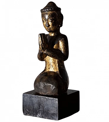 Figura birmana in preghiera, scultura in legno laccato, inizio '800