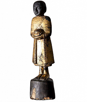 Buddha birmano portatore d'acqua, scultura in legno laccato, '800