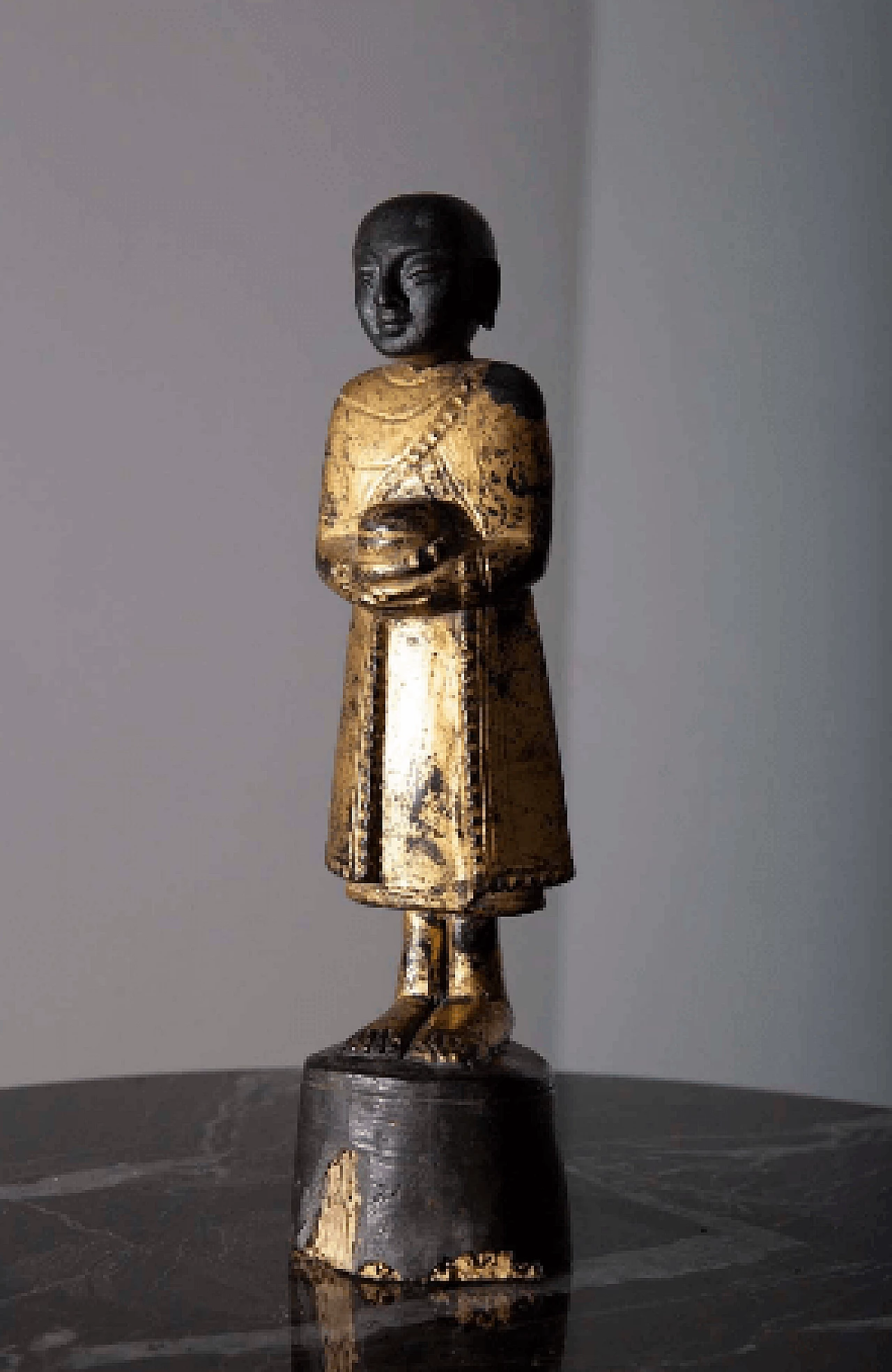 Buddha birmano portatore d'acqua, scultura in legno laccato, '800 3