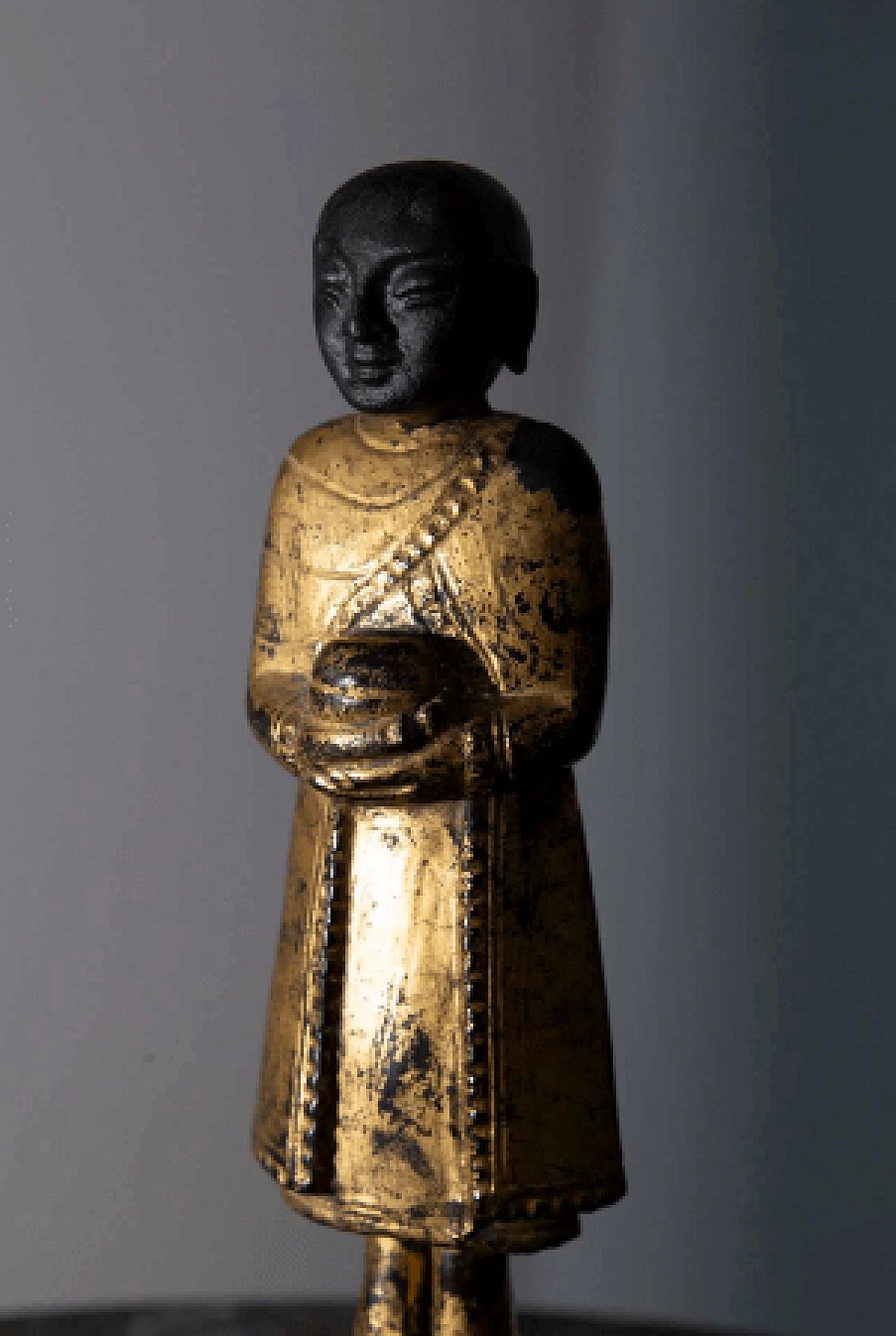 Buddha birmano portatore d'acqua, scultura in legno laccato, '800 5