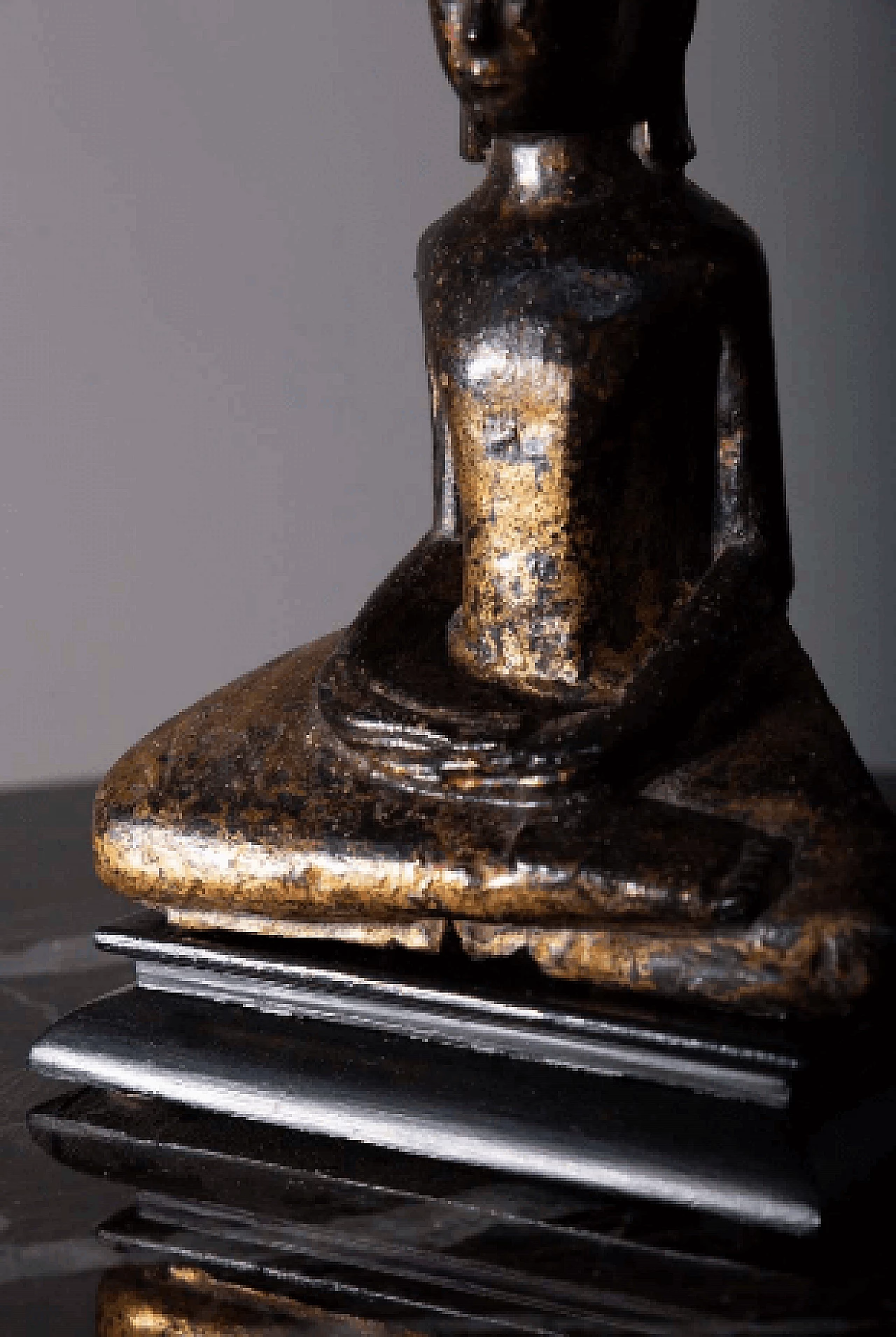 Buddha thailandese in meditazione Dvaravati, scultura in legno, '800 3