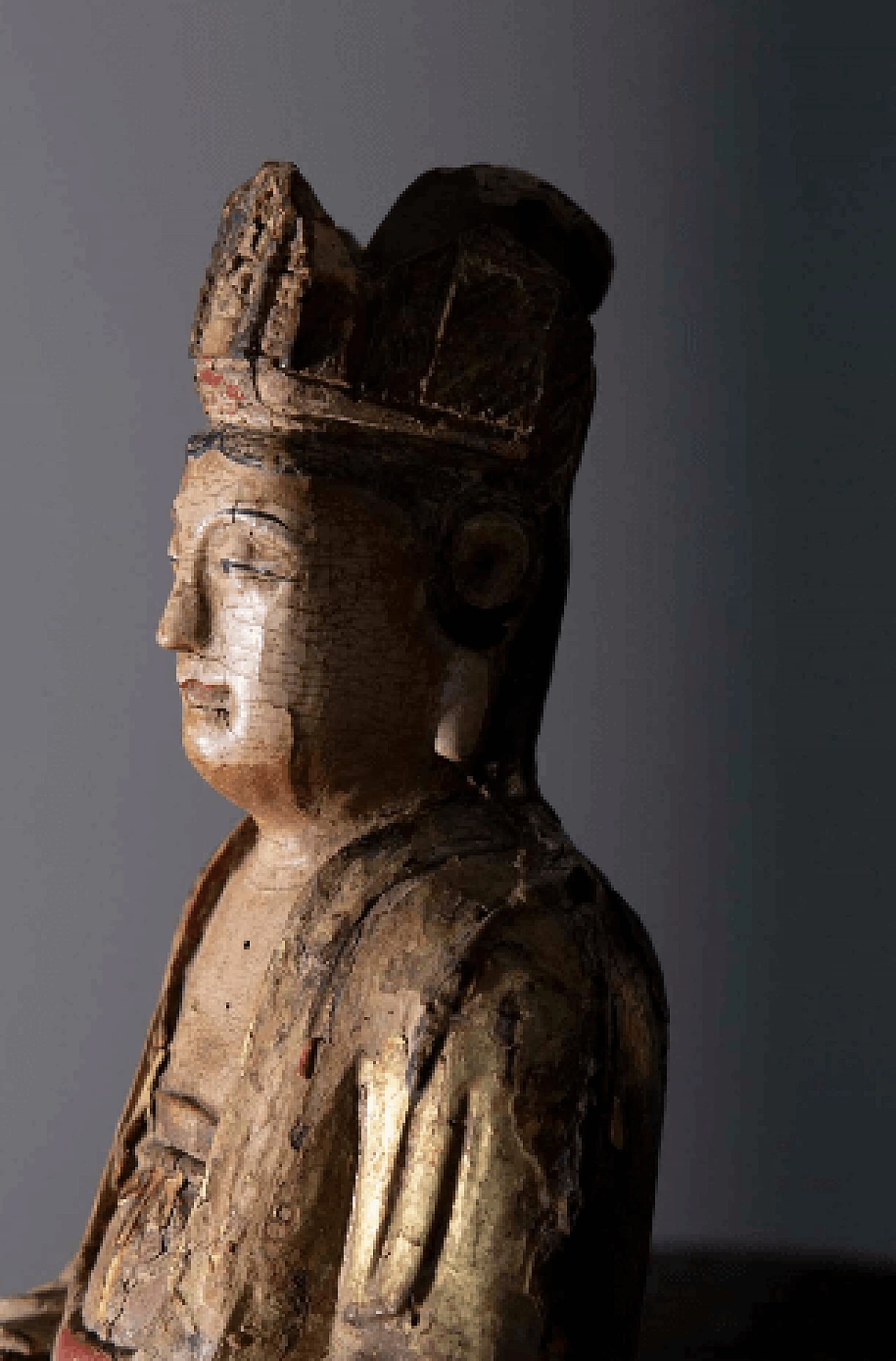Bodhisattva Guanyin cinese, scultura in legno policromo, '500 9