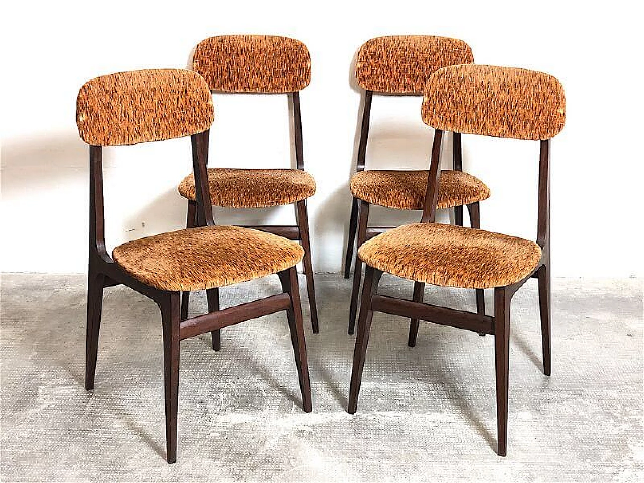 4 Chairs in teak and lobster melange velvet, 1960s 3