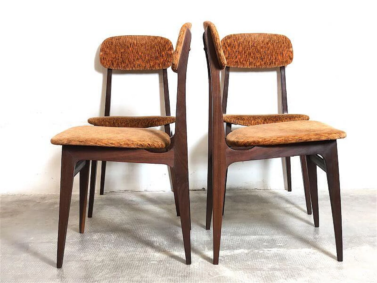 4 Chairs in teak and lobster melange velvet, 1960s 5