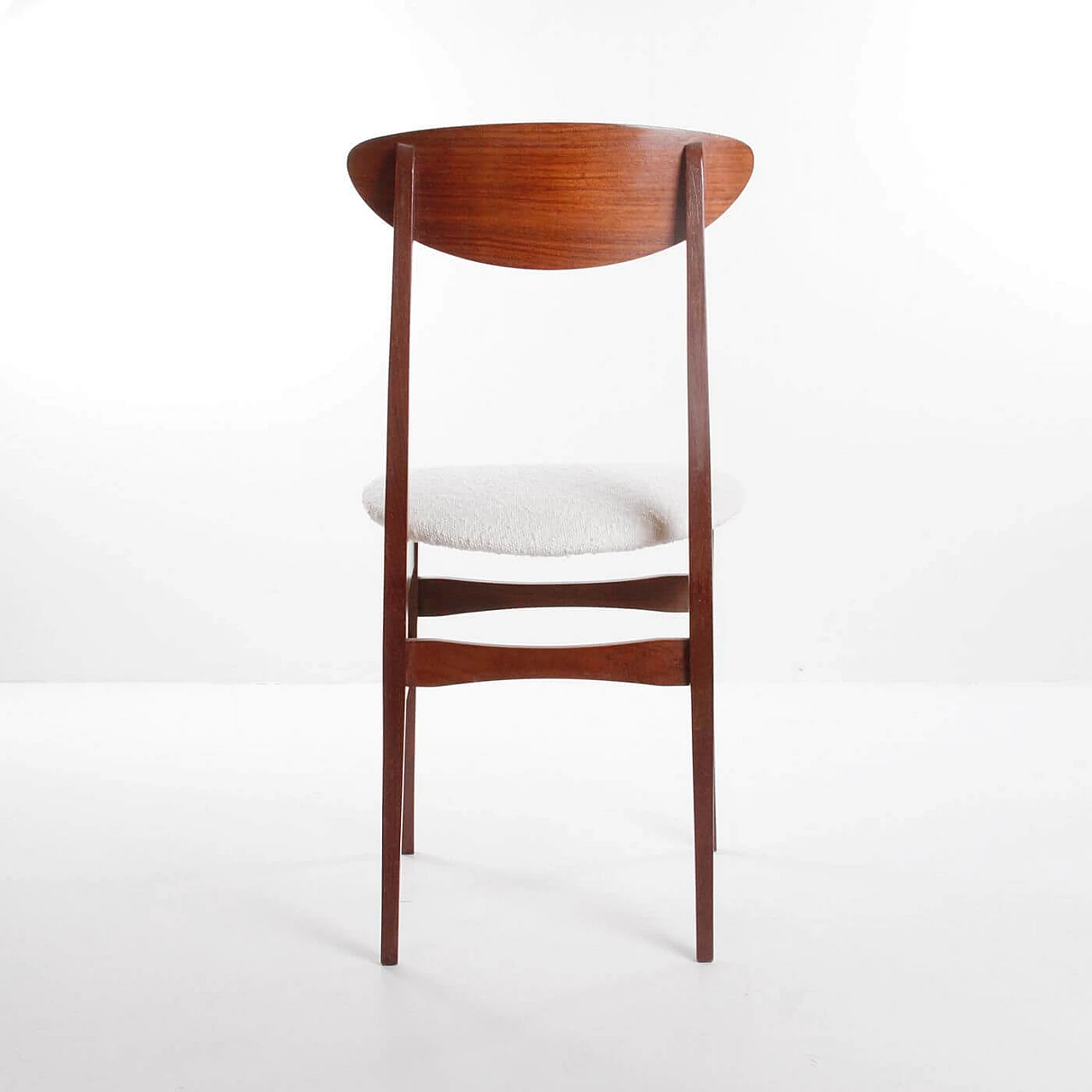 Sedia in legno e tessuto bouclé bianco, anni '60 5