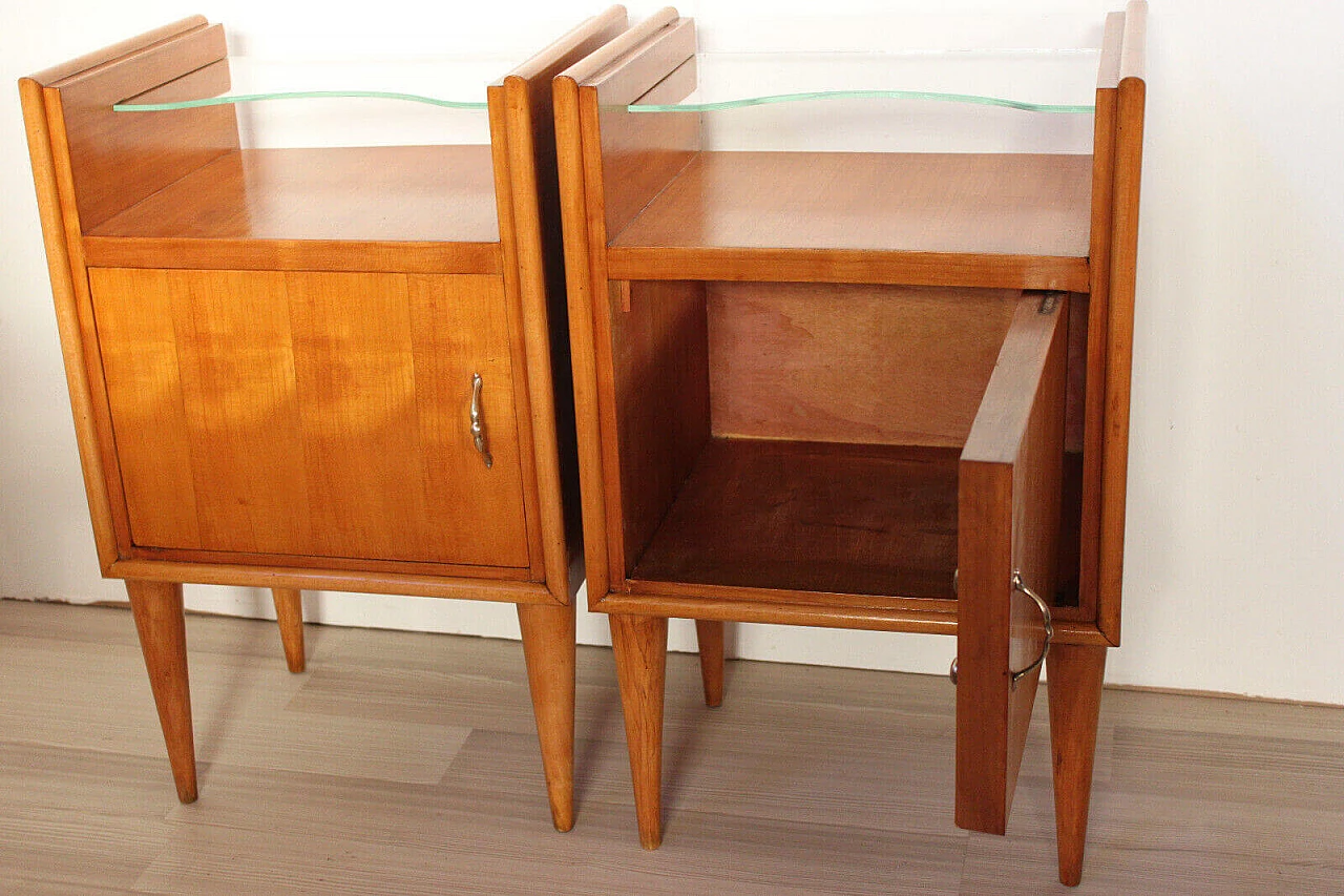 Pair of cherry wood bedside tables with glass shelf, 1950s 3