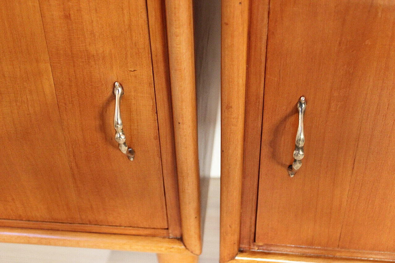 Coppia di comodini in ciliegio con mensola in vetro, anni '50 4