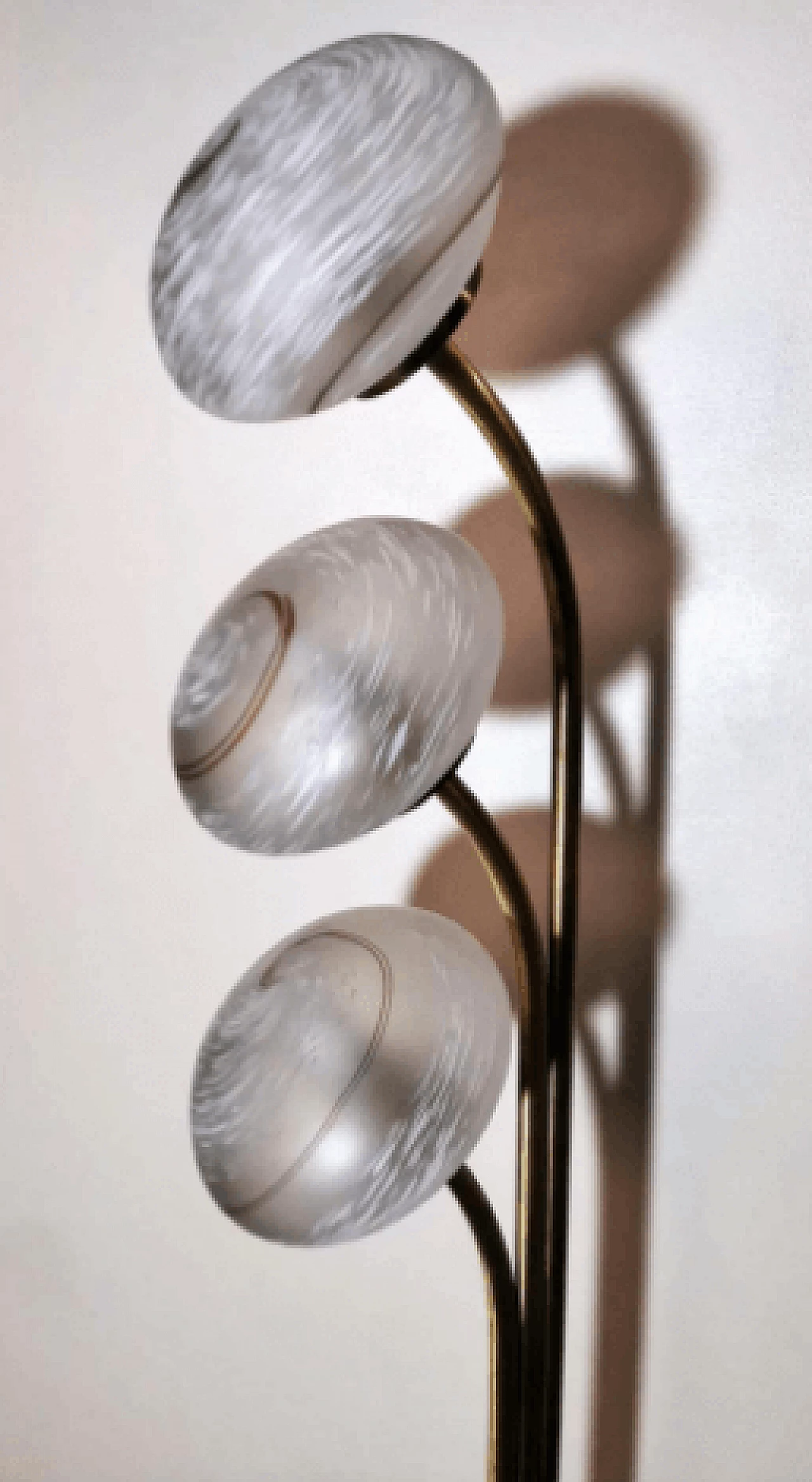 Lampada da terra in ottone e vetro nello stile di Goffredo Reggiani, anni '60 9