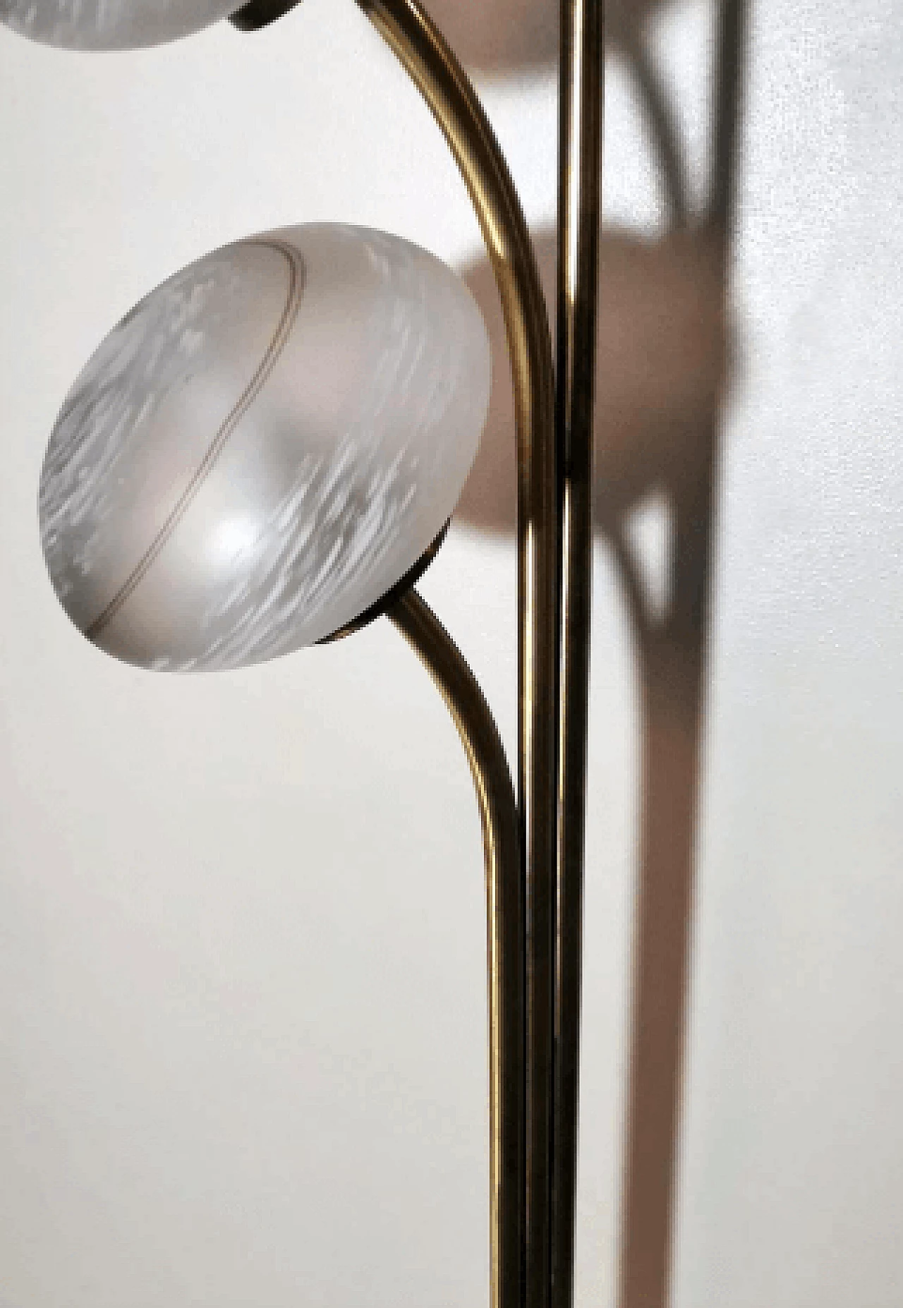 Lampada da terra in ottone e vetro nello stile di Goffredo Reggiani, anni '60 15