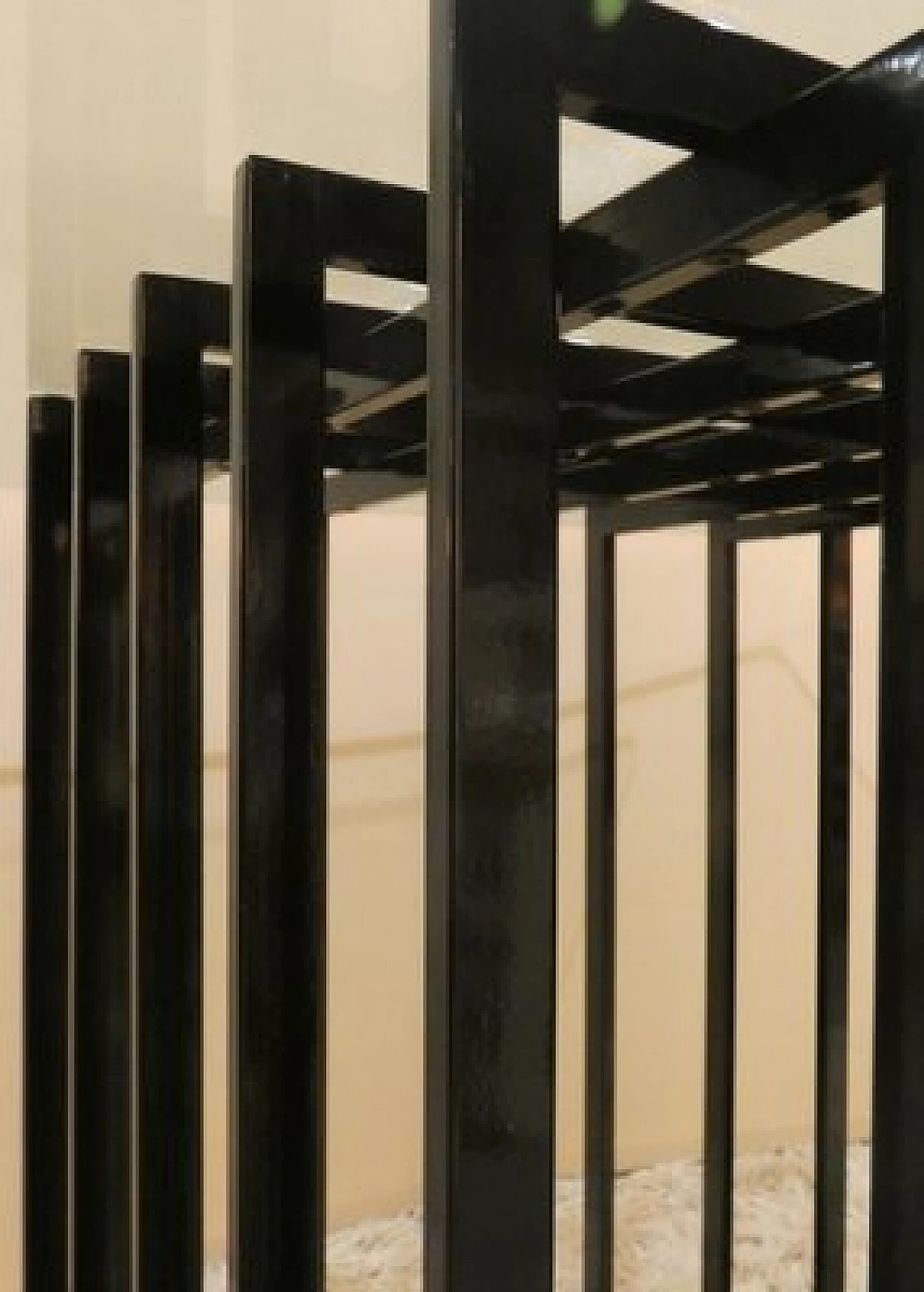 Tavolo in acciaio nero e vetro di Pierre Cardin, anni '70 7
