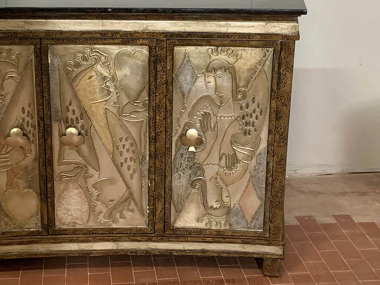 Credenza con carte da gioco di Lam Lee Group Dallas, anni '90 3