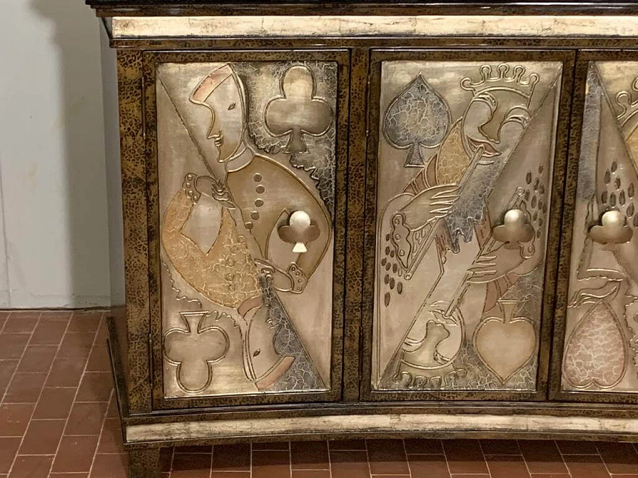 Credenza con carte da gioco di Lam Lee Group Dallas, anni '90 4