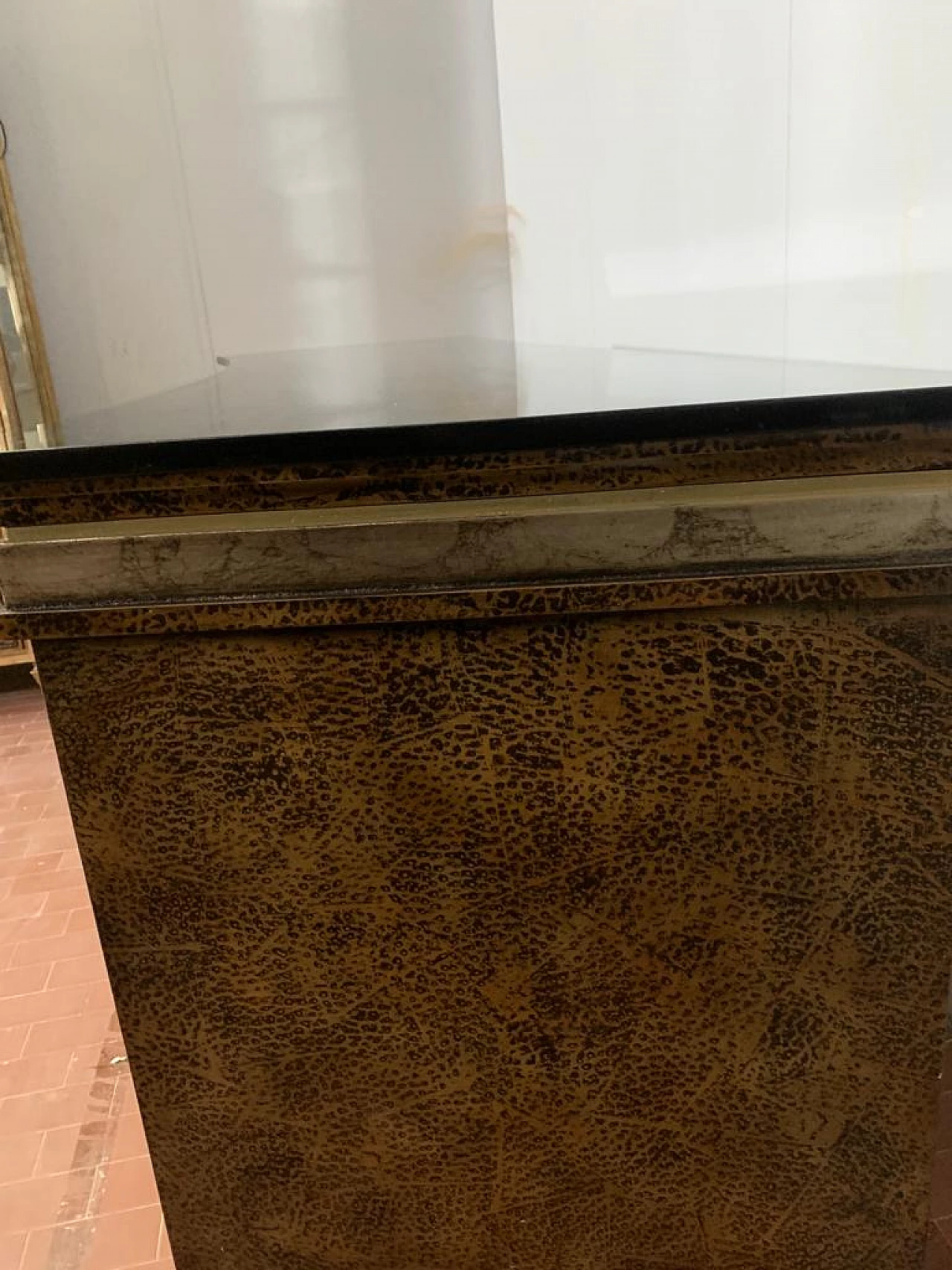 Credenza con carte da gioco di Lam Lee Group Dallas, anni '90 10