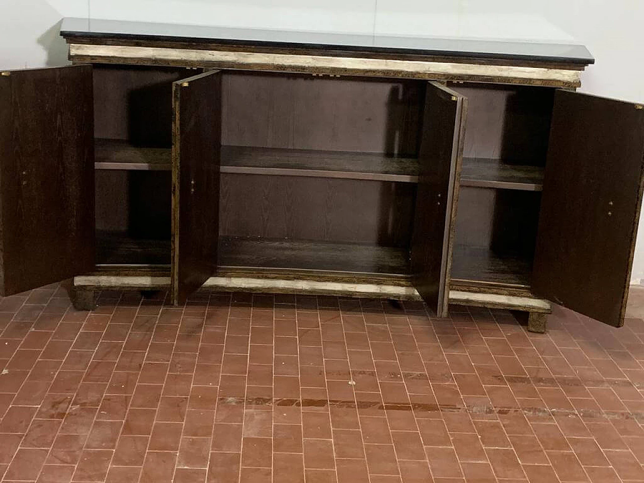 Credenza con carte da gioco di Lam Lee Group Dallas, anni '90 17