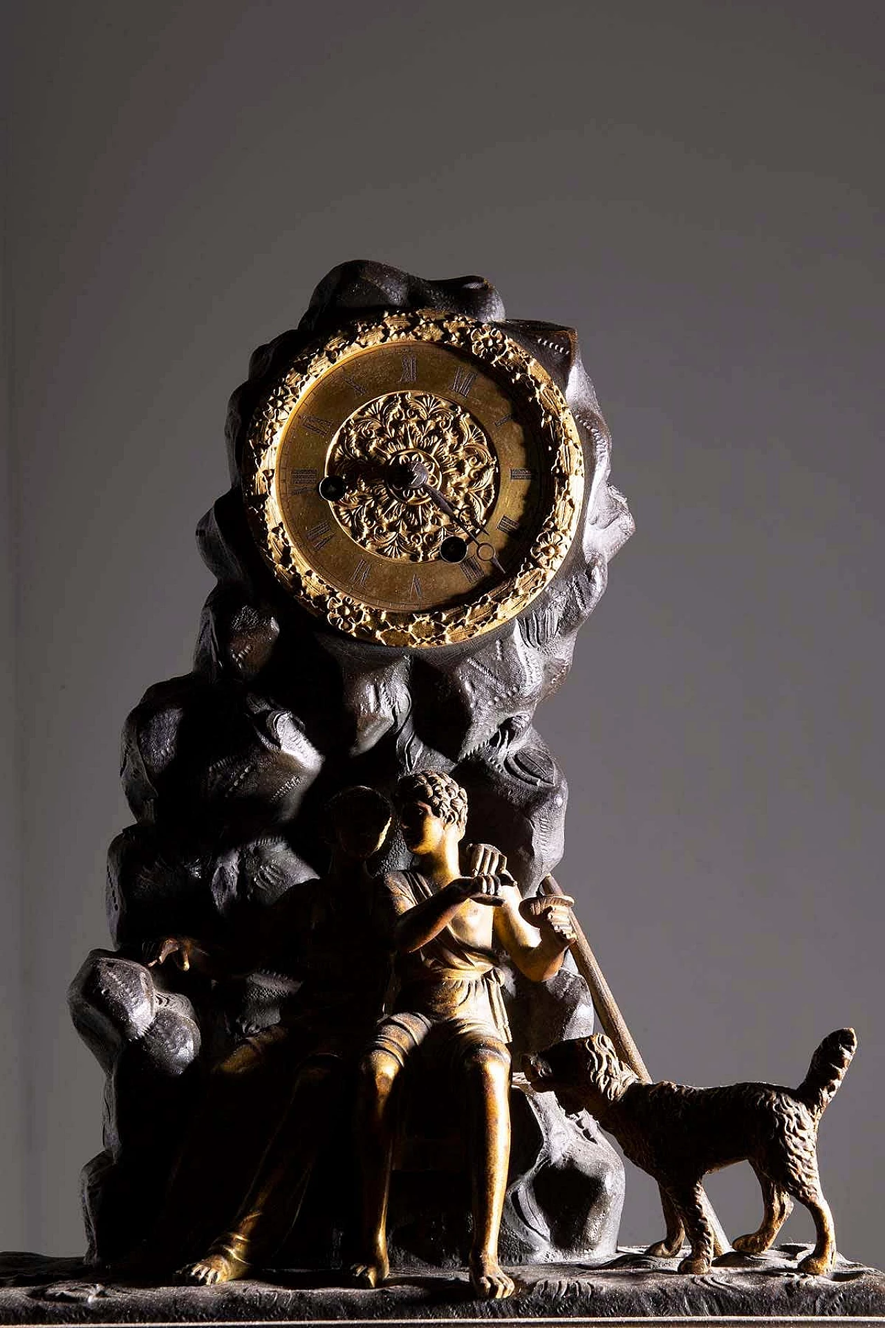 Charles X gilded bronze table clock, early 19th century 4