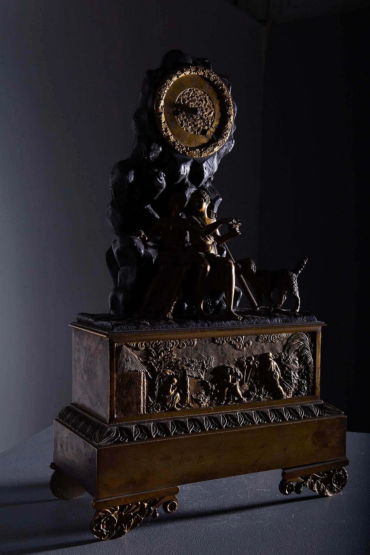 Charles X gilded bronze table clock, early 19th century 8
