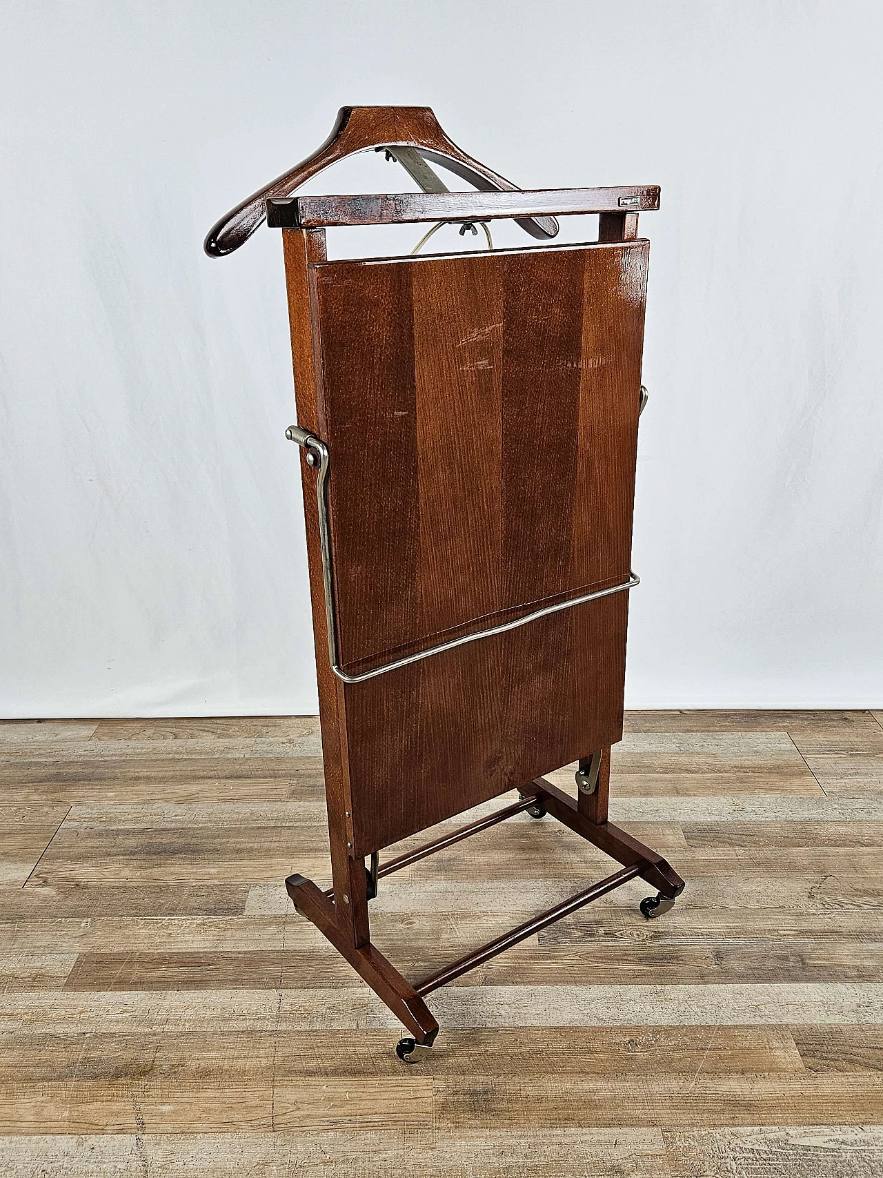 Fratelli Reguitti wooden valet stand, 1960s 1