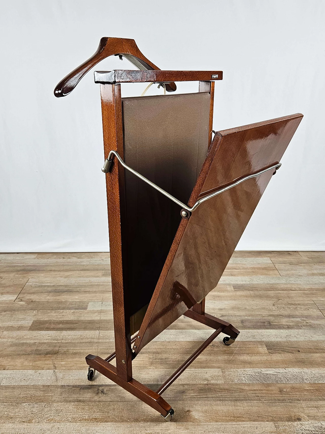 Fratelli Reguitti wooden valet stand, 1960s 19