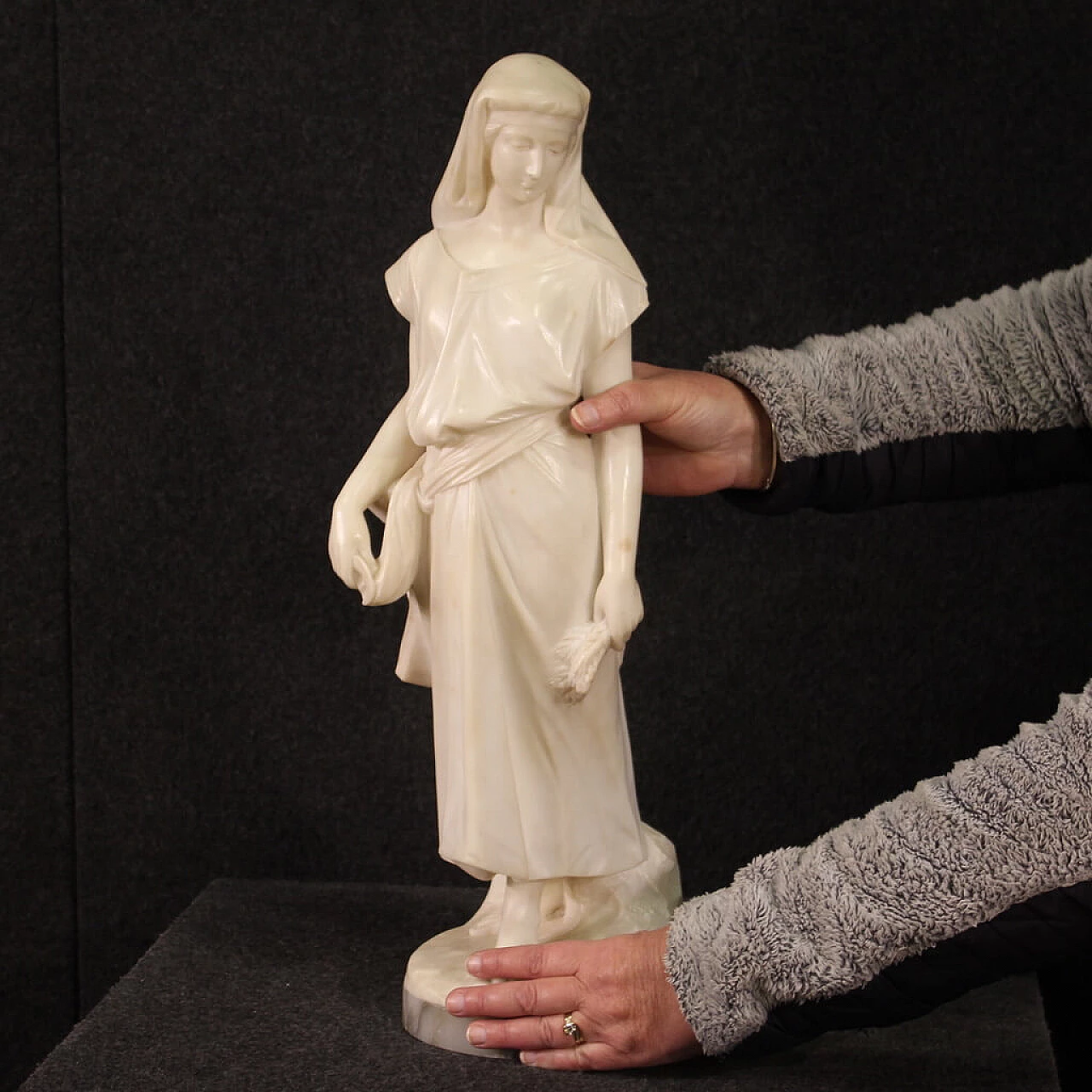 Leon Grégoire, giovane spigolatrice, scultura in alabastro, fine '800 3