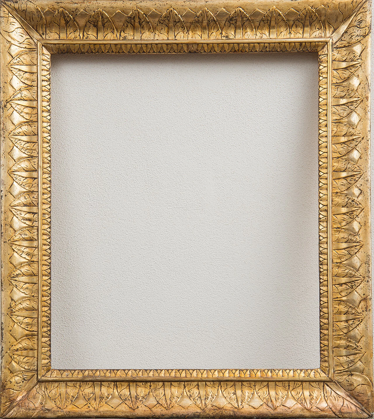 Neapolitan Empire carved and gilded wood frame, early 19th century 1