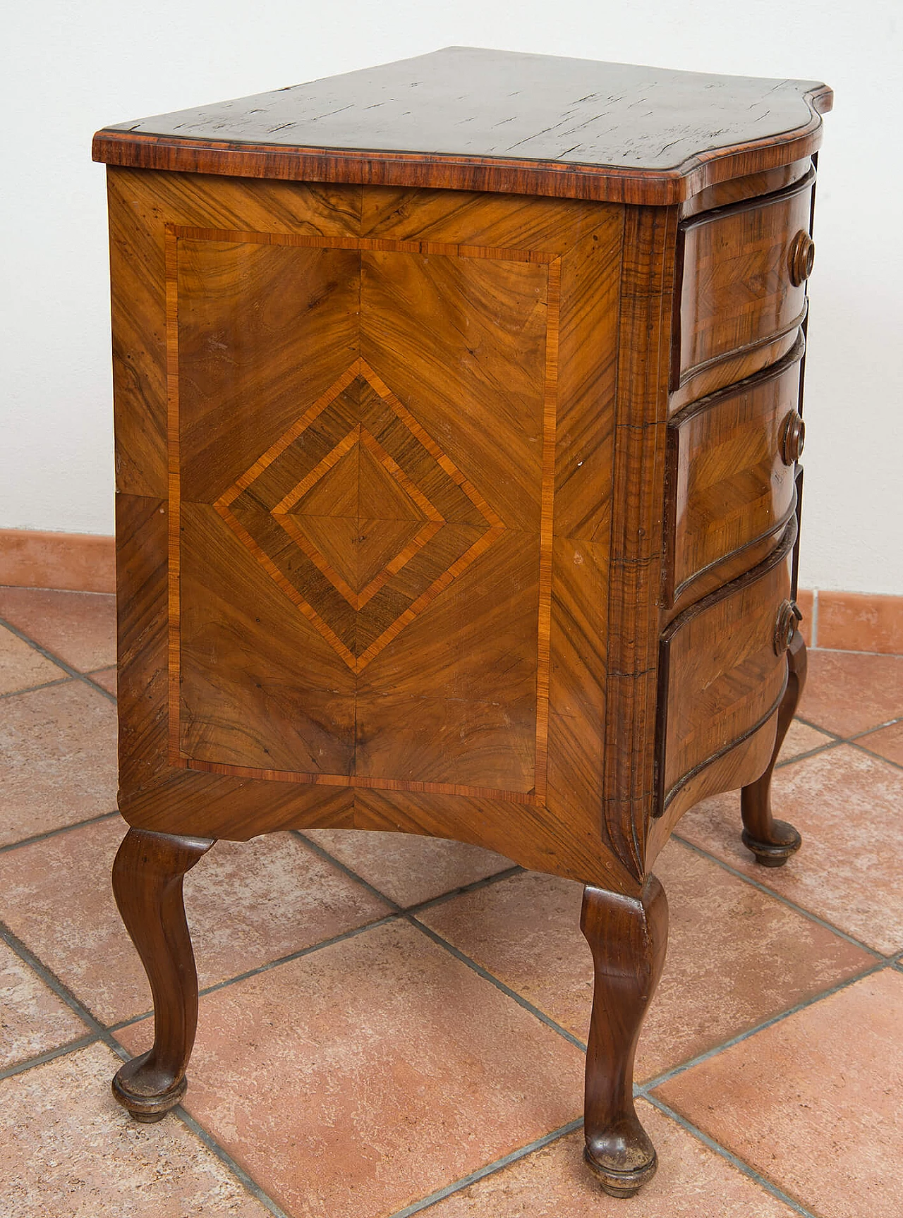 Neapolitan Louis XIV walnut-root bedside table with inlays, 18th century 2