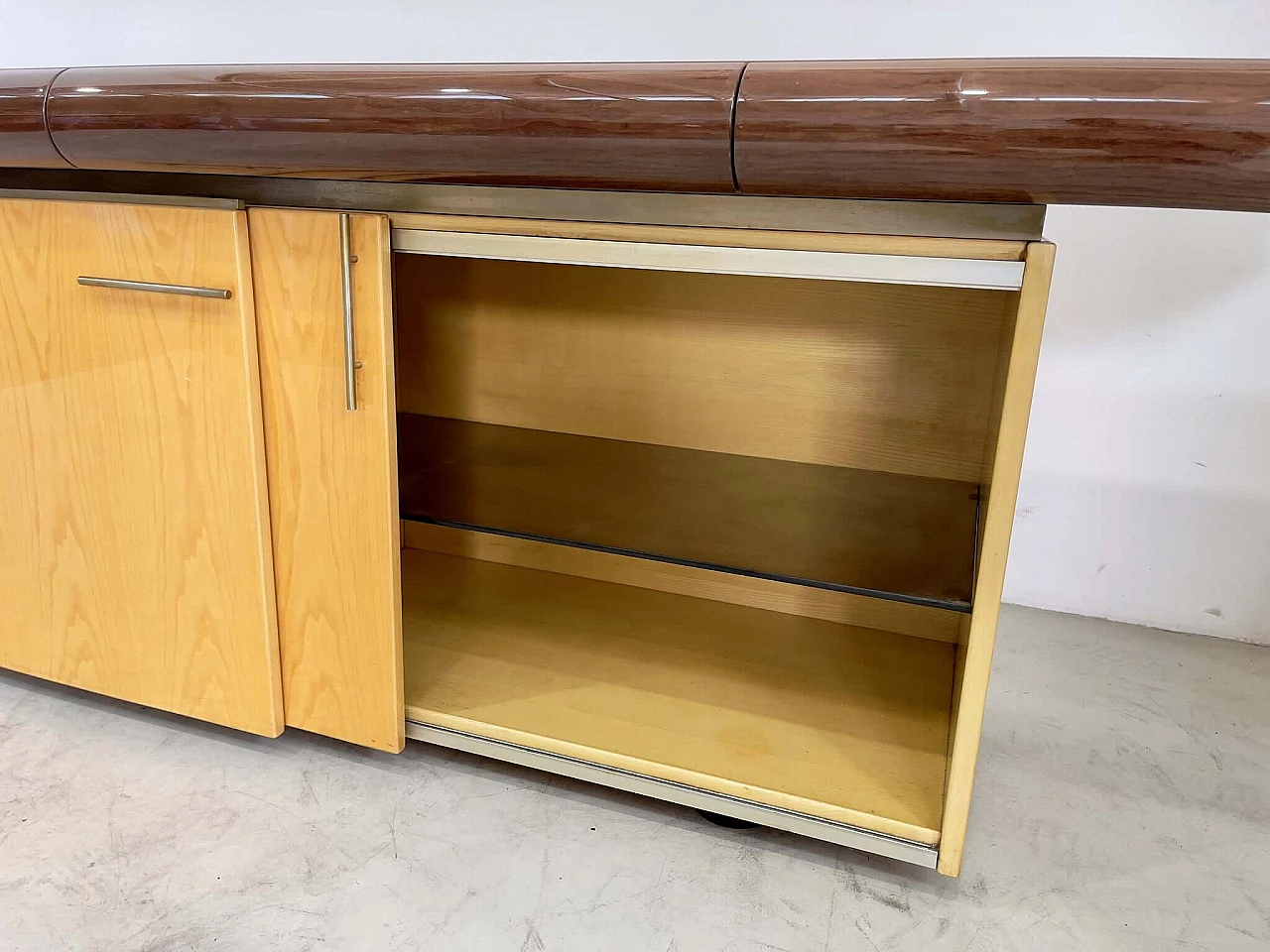 Credenza in frassino tinto e ripiano in vetro di Giovanni Offredi per Saporiti, anni '70 5