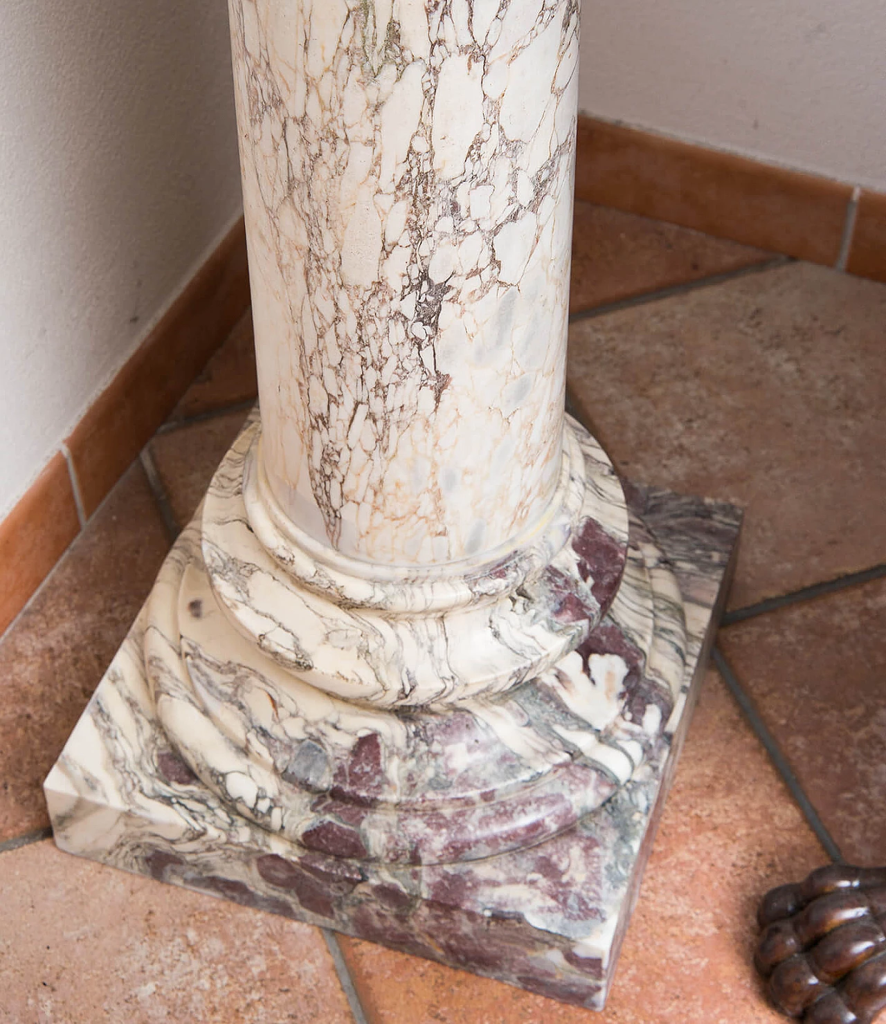 Roman column in Fiordipesco marble, early 19th century 3