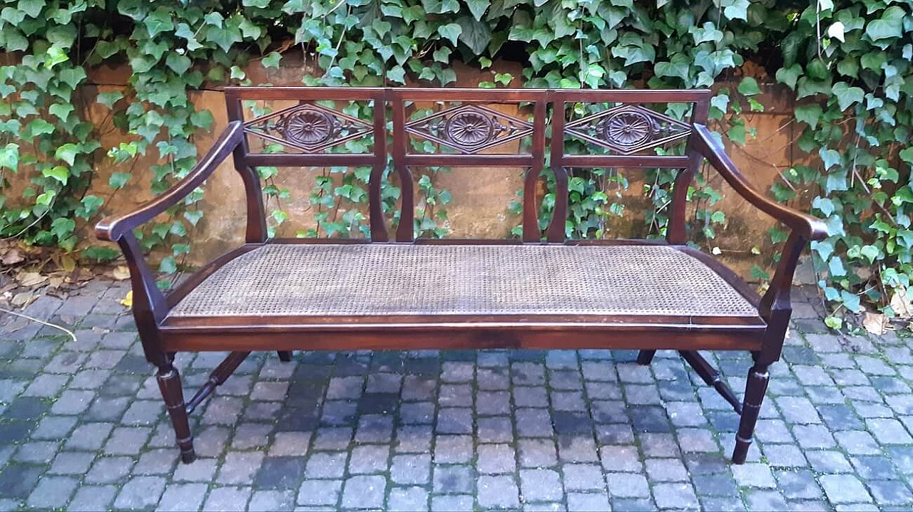 Walnut sofa with rosettes, late 18th century 6